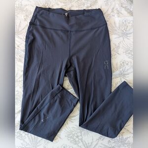 On Running Crop Legging Navy Size Small